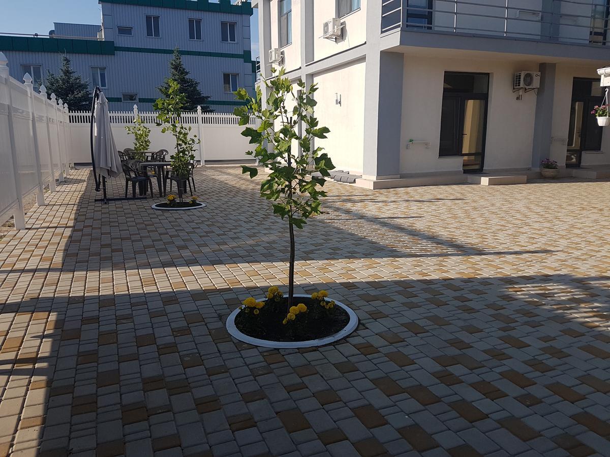 Hotel Aleksandriya à TTchornomorsk Extérieur photo